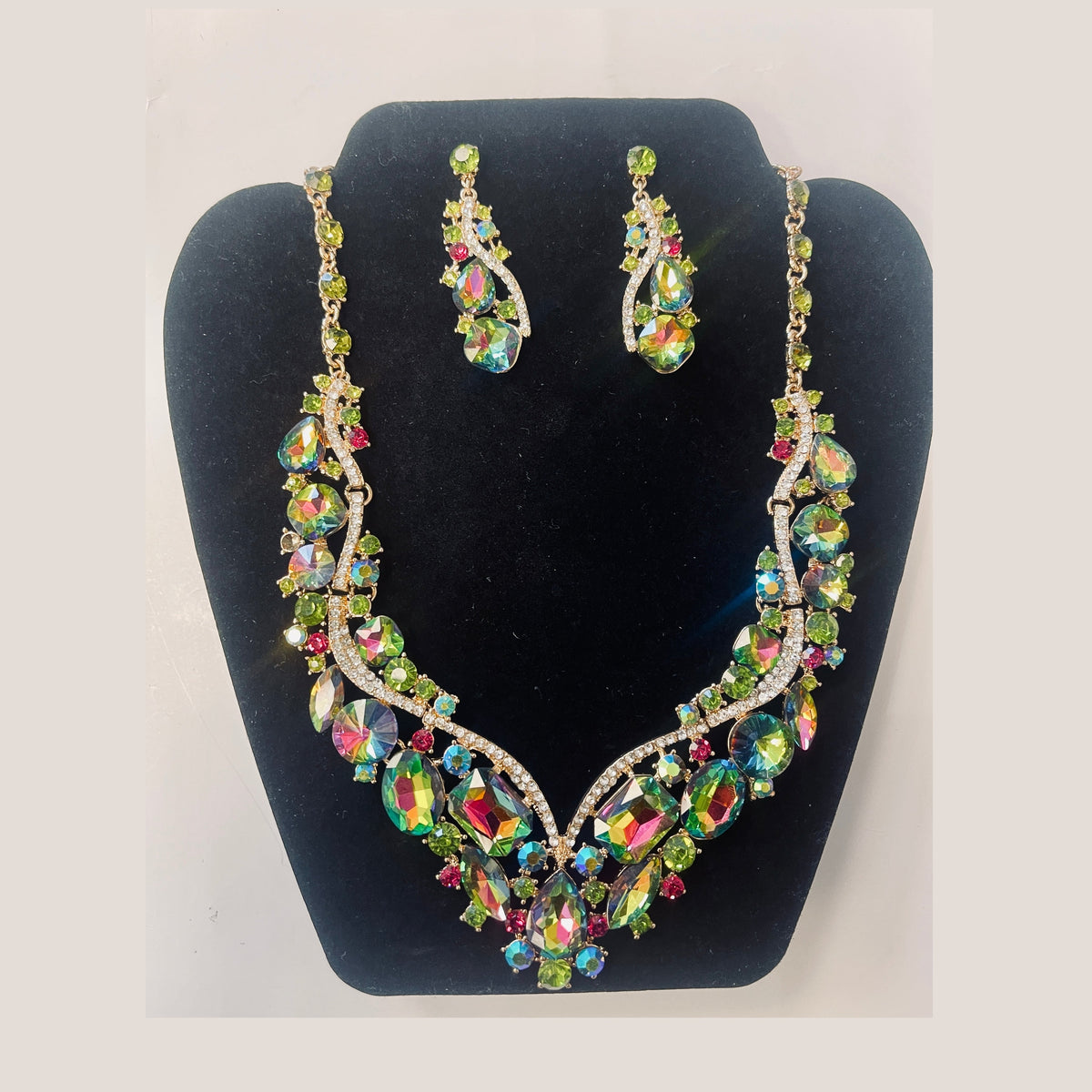 emerald-green-necklace set/with earrings