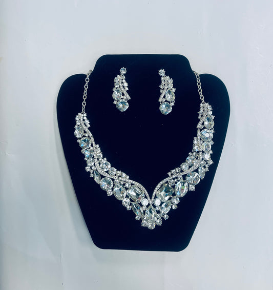 Diamond necklace set/earrings
